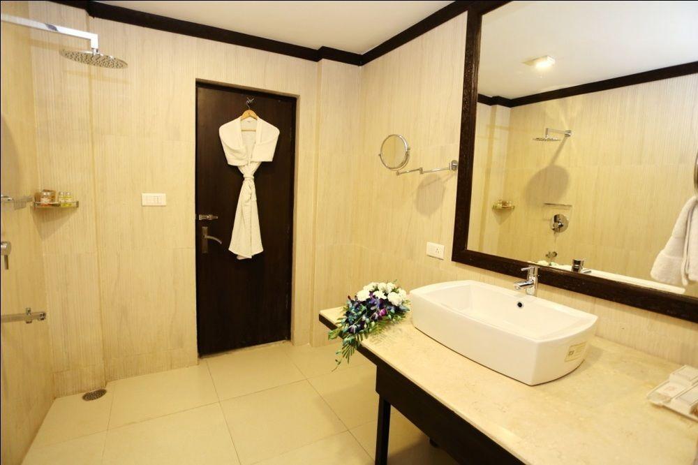 Batra Hotels And Residences Srīnagar 外观 照片