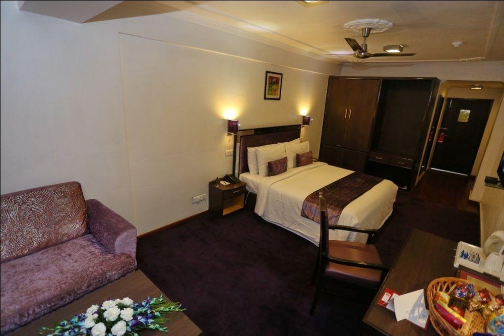 Batra Hotels And Residences Srīnagar 外观 照片