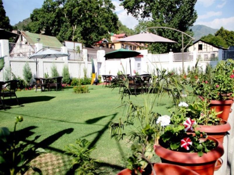 Batra Hotels And Residences Srīnagar 外观 照片