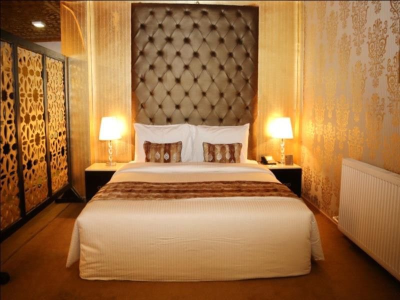 Batra Hotels And Residences Srīnagar 外观 照片