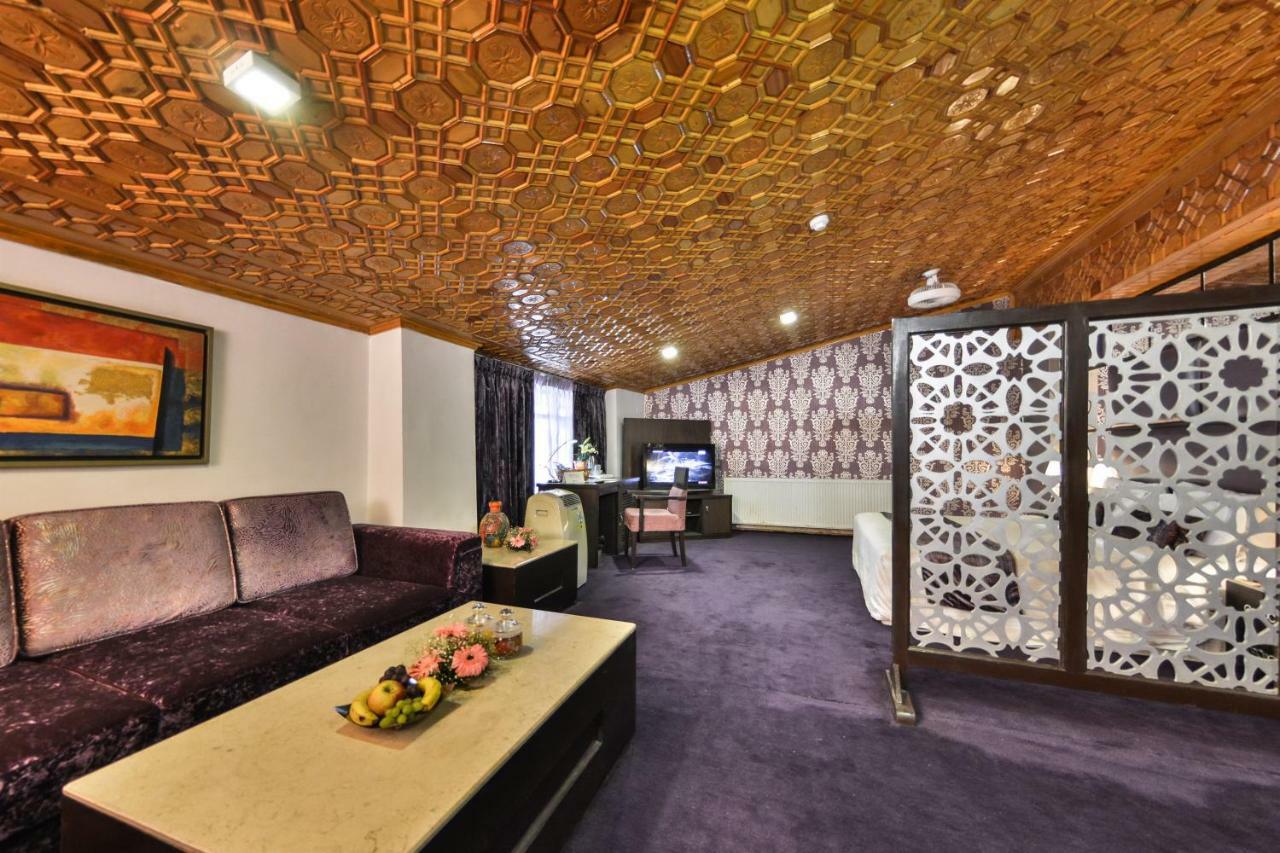 Batra Hotels And Residences Srīnagar 外观 照片
