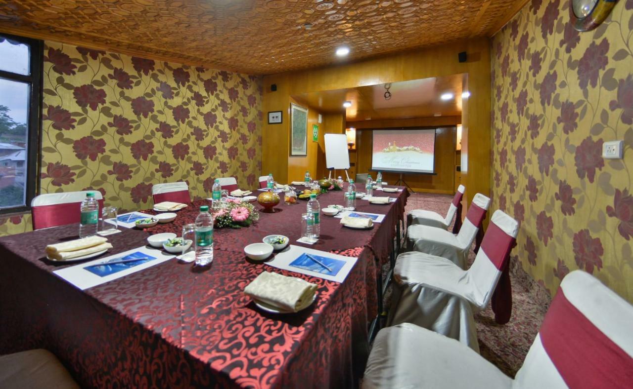Batra Hotels And Residences Srīnagar 外观 照片