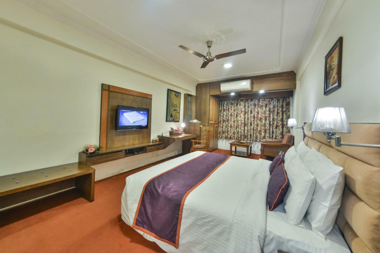 Batra Hotels And Residences Srīnagar 外观 照片