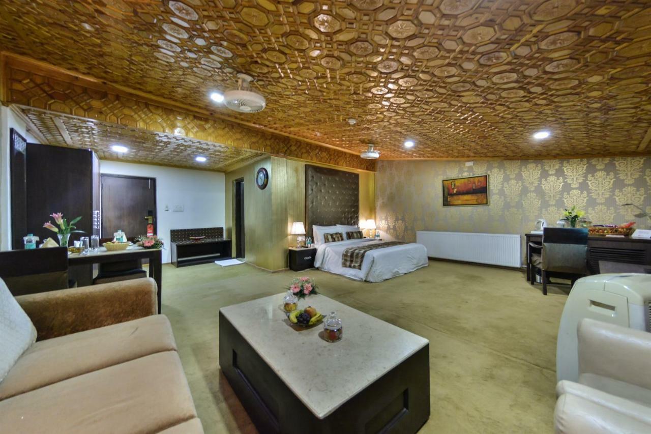 Batra Hotels And Residences Srīnagar 外观 照片