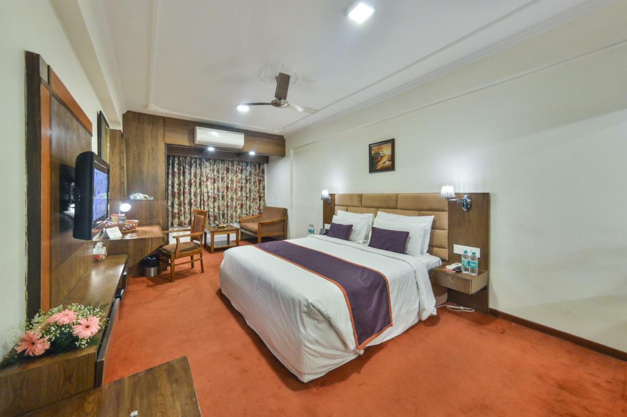 Batra Hotels And Residences Srīnagar 外观 照片