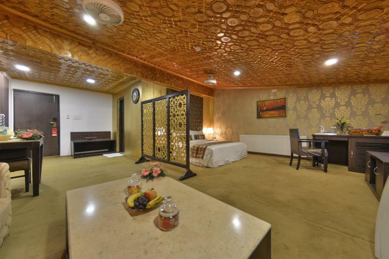Batra Hotels And Residences Srīnagar 外观 照片